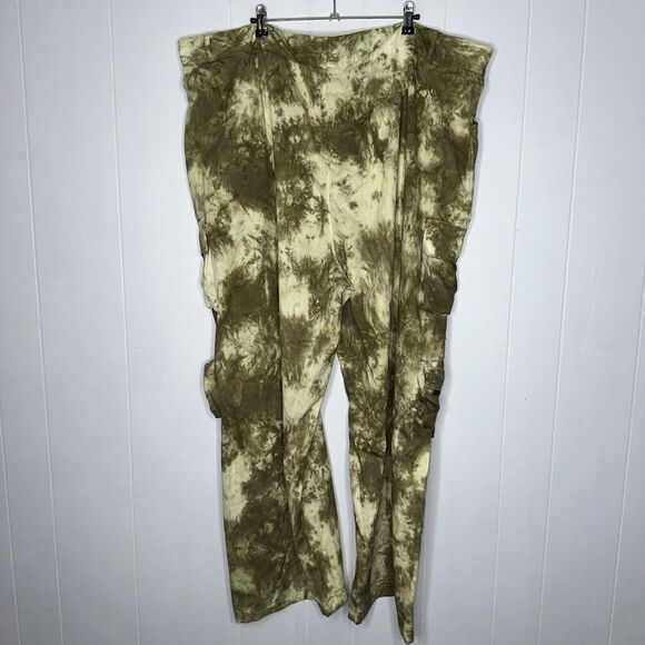Pretty Little Thing Women’s Camo Cargo Trouser Size 26 NWT - Picture 2 of 6